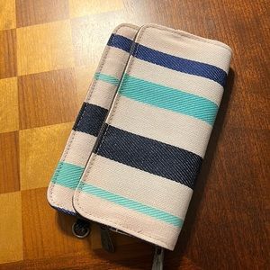 Thirty-one Free To Be Soft Wallet